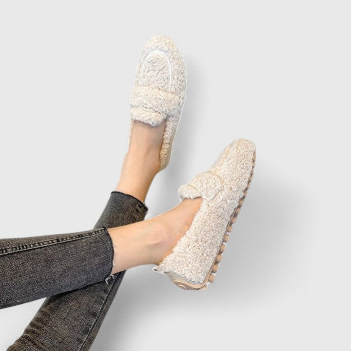 Elara™ | Elegant Lambswool Slippers