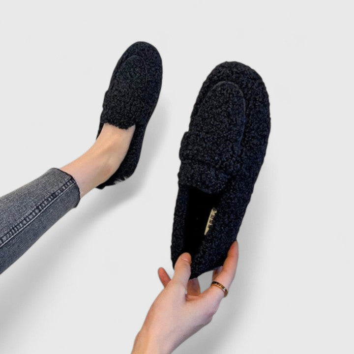 Elara™ | Elegant Lambswool Slippers