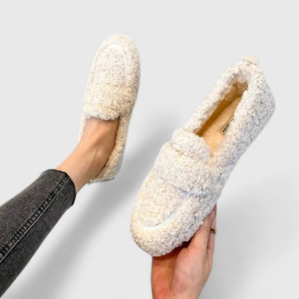 Elara™ | Elegant Lambswool Slippers