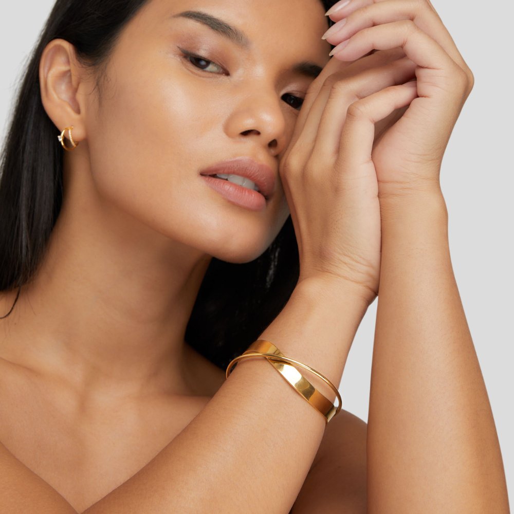 Elara™ | Gold Stainless Steel Bangle