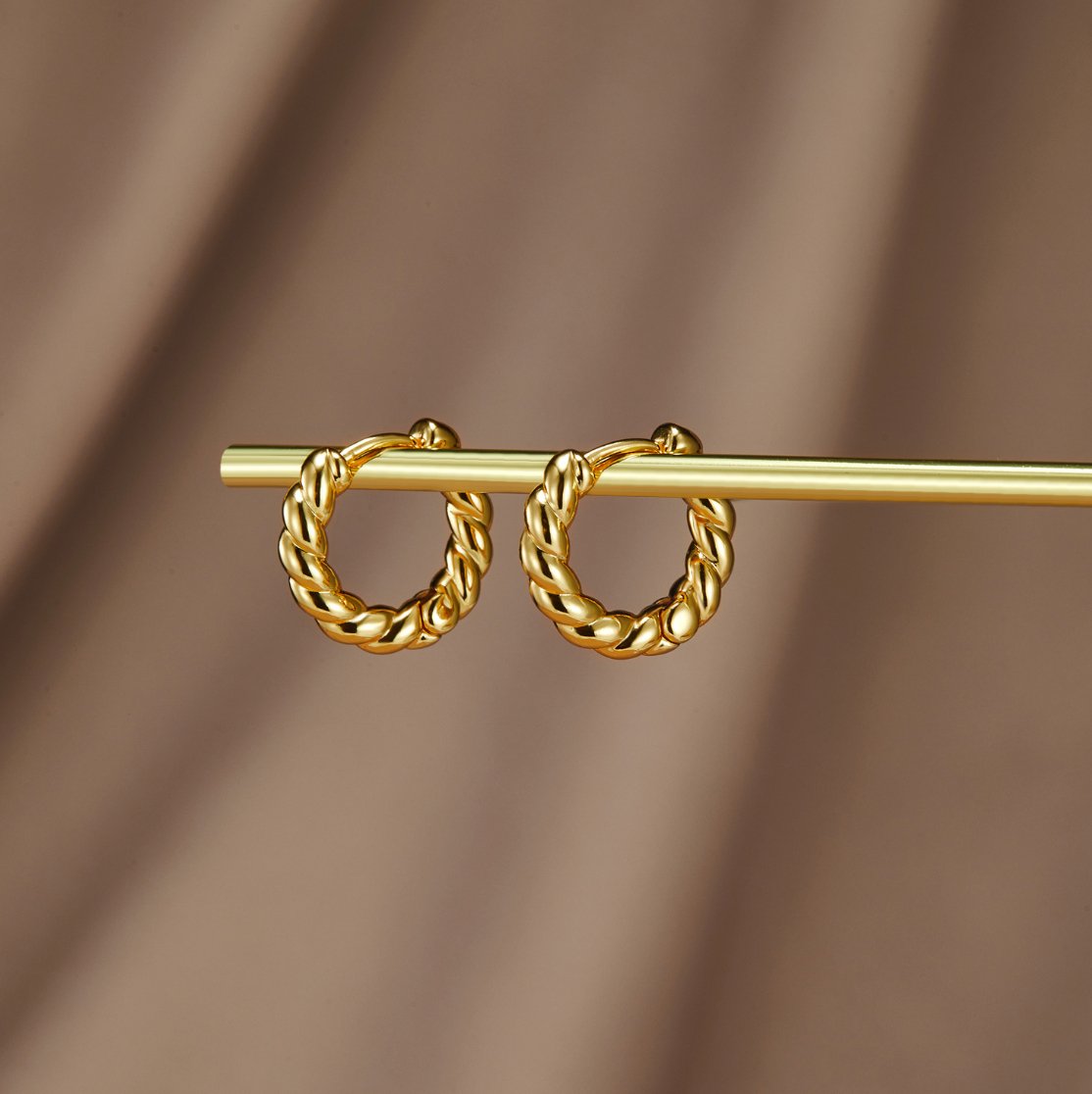 Elara™ | Twist Hoop Earrings
